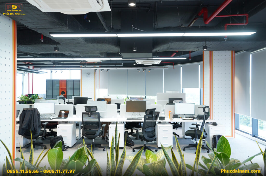 Ghế xoay công thái học, đệm lưng lưới cải thiện tư thế ngồi, giảm mệt mỏi khi làm việc liên tục.