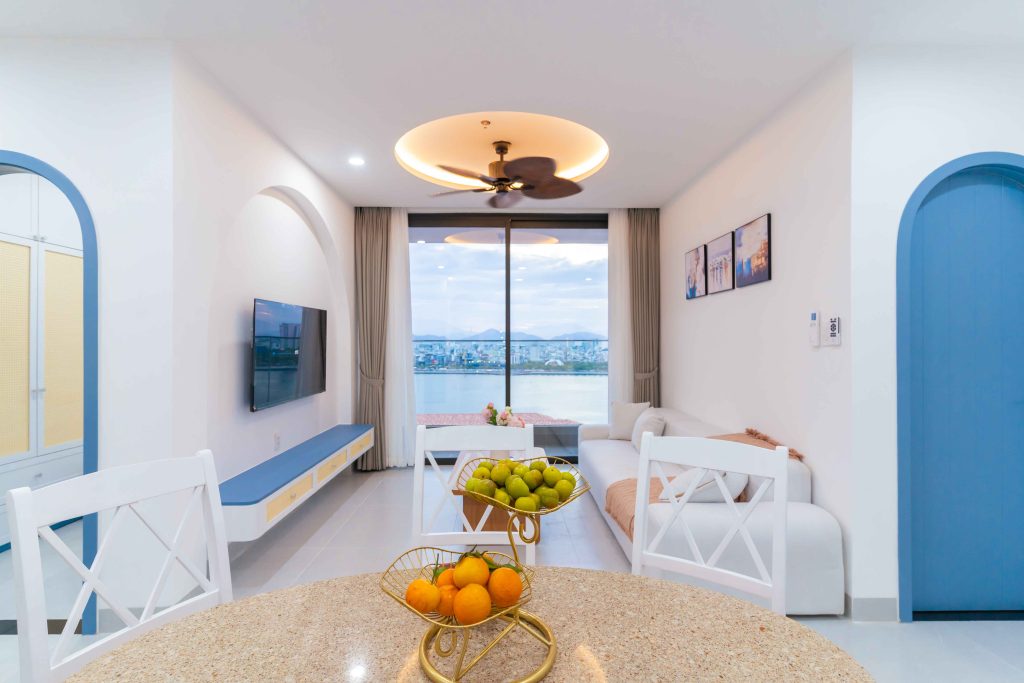 Phúc Đại Nam định hướng căn hộ theo phong cách Santorini với sự kết hợp giữa trắng, xanh và gỗ tự nhiên